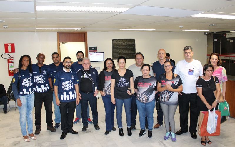 Sessão de Plenário é suspensa e projetos não são votados