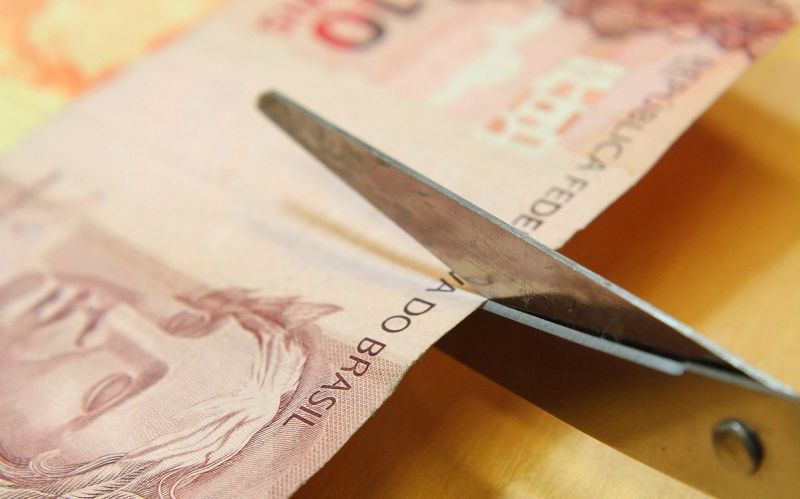 STF avalia corte de salários de servidores públicos estaduais