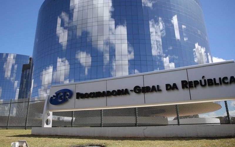Procuradora-Geral da República se posiciona contra redução da jornada e dos salários de servidores em julgamento no STF