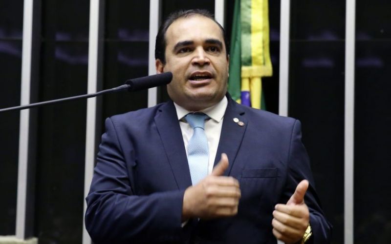 Relator desconsidera a Constituição e dá parecer favorável à PEC da Previdência