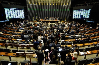 Projeto que permite a demissão de servidores concursados pode ser votado amanhã no Senado