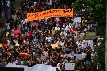 Educadores dão aula de cidadania nas ruas neste 15 de maio