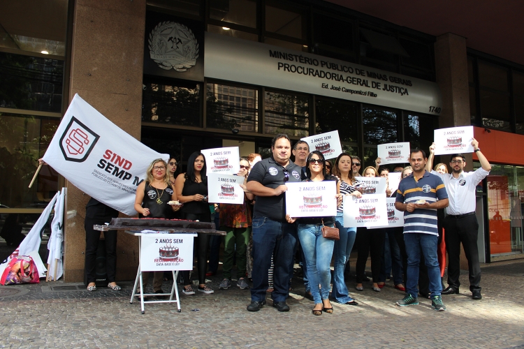 Servidores de várias regiões se unem em protesto contra o atraso das datas-bases