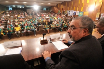 Servidores públicos ganham frente parlamentar em meio à ameaça de perda de direitos