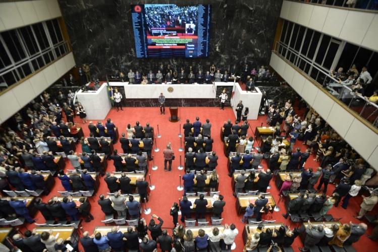 ALMG encerra recesso e retoma a análise de projetos