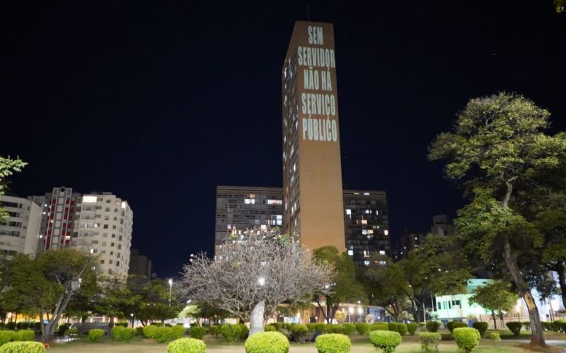 Sindicatos projetam protestos contra reforma de Zema em prédios de BH