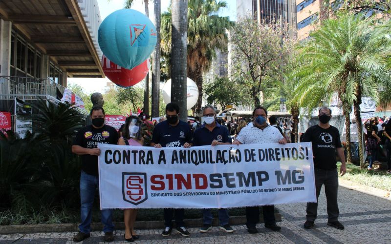 SINDSEMPMG participa de ato contra a Reforma da Previdência
