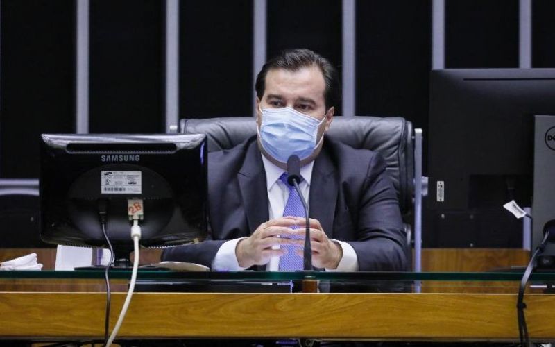 Ao dizer que não há produtividade no serviço público, Maia comete injustiça