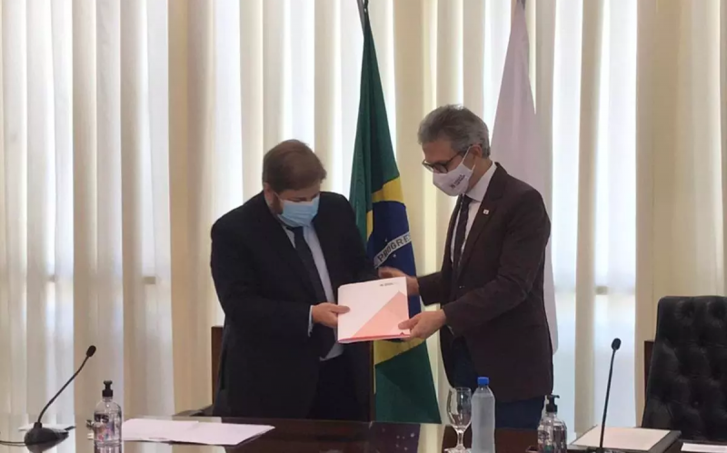 Zema entrega projetos de adesão ao Regime de Recuperação Fiscal