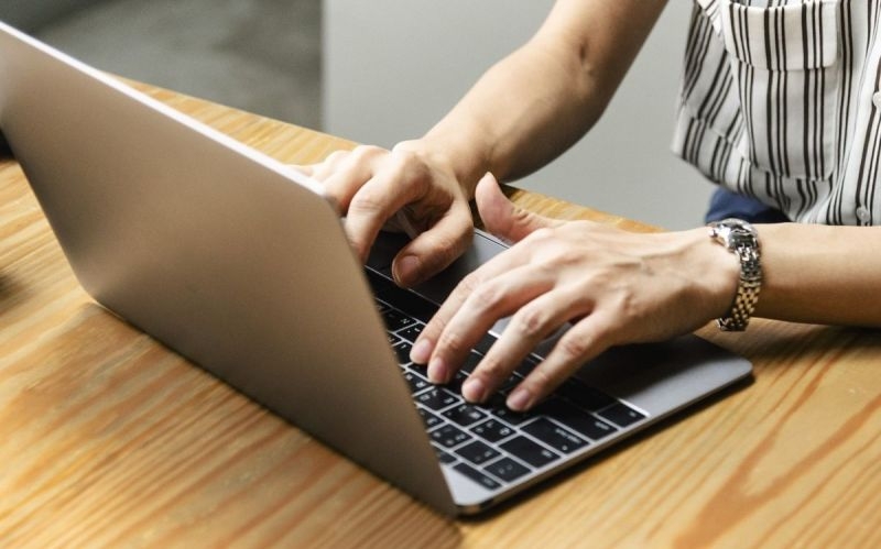 Maioria aprova o home office, mas há preocupação com excesso de trabalho