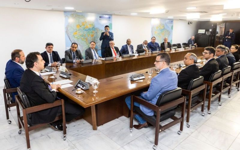 Sem Bolsonaro, Pacheco abre Planalto a... sindicalistas