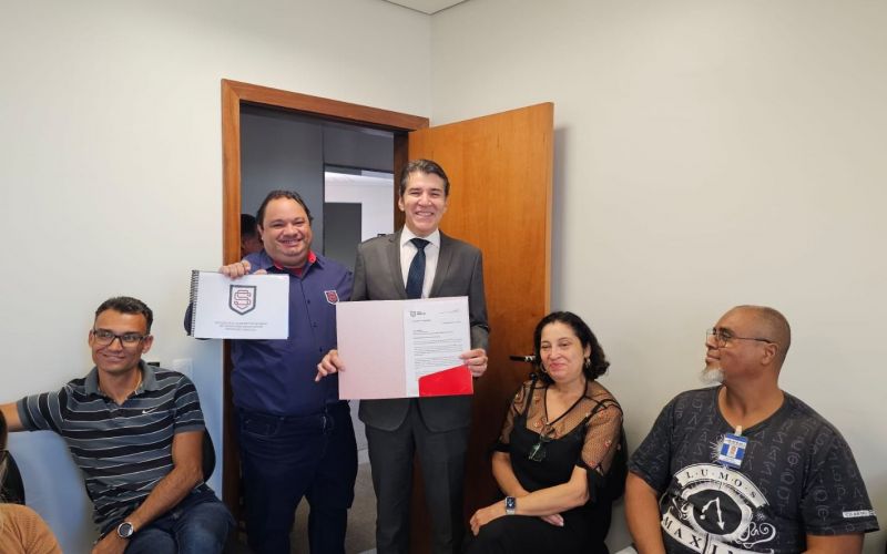 Petição pelo aumento do número de vagas de PV promovida pelo SINDSEMPMG é entregue em mãos ao Procurador-Geral de Justiça