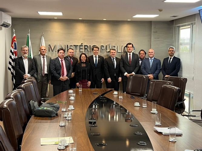 Vitória! PEC sobre participação de servidores no CNMP garante assinaturas e é protocolada na Câmara