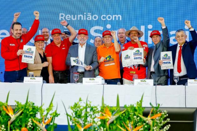 Ato Histórico!  Presidente Lula envia projeto de Negociação Coletiva no serviço público para o Congresso Nacional